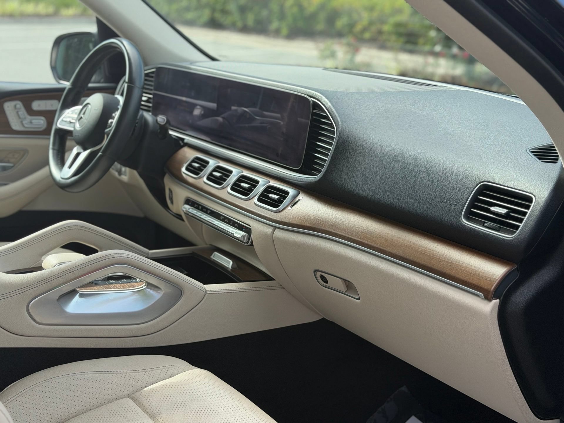 Used 2022 Mercedes-Benz GLE 350 w/ Premium Package image 3