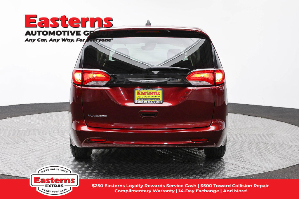 Used 2023 Chrysler Voyager LX FWD image 7