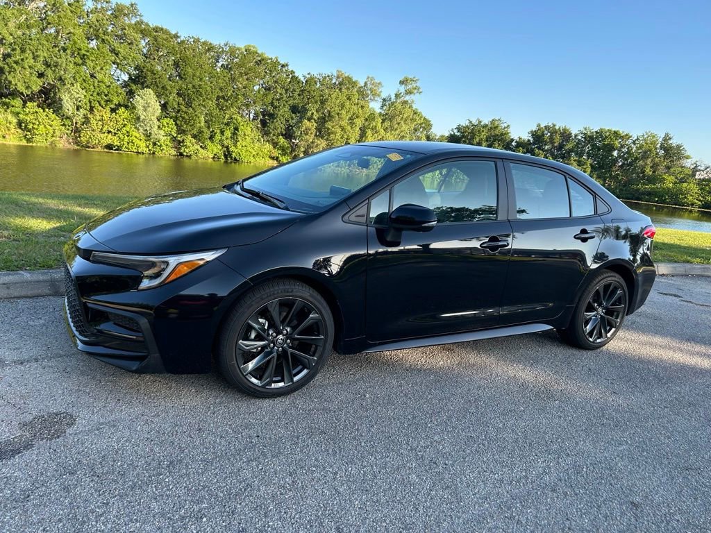 Used 2024 Toyota Corolla SE FWD image 2