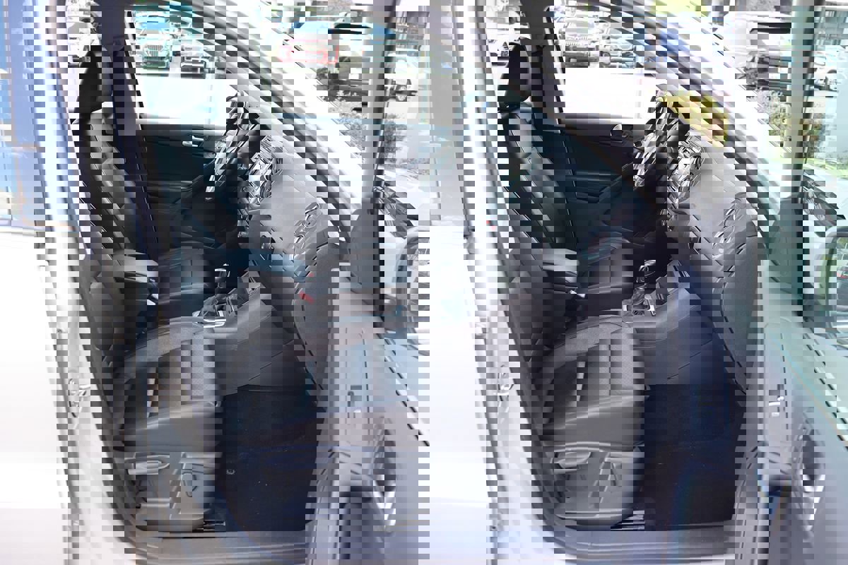 Used 2013 Volkswagen Tiguan SE image 22