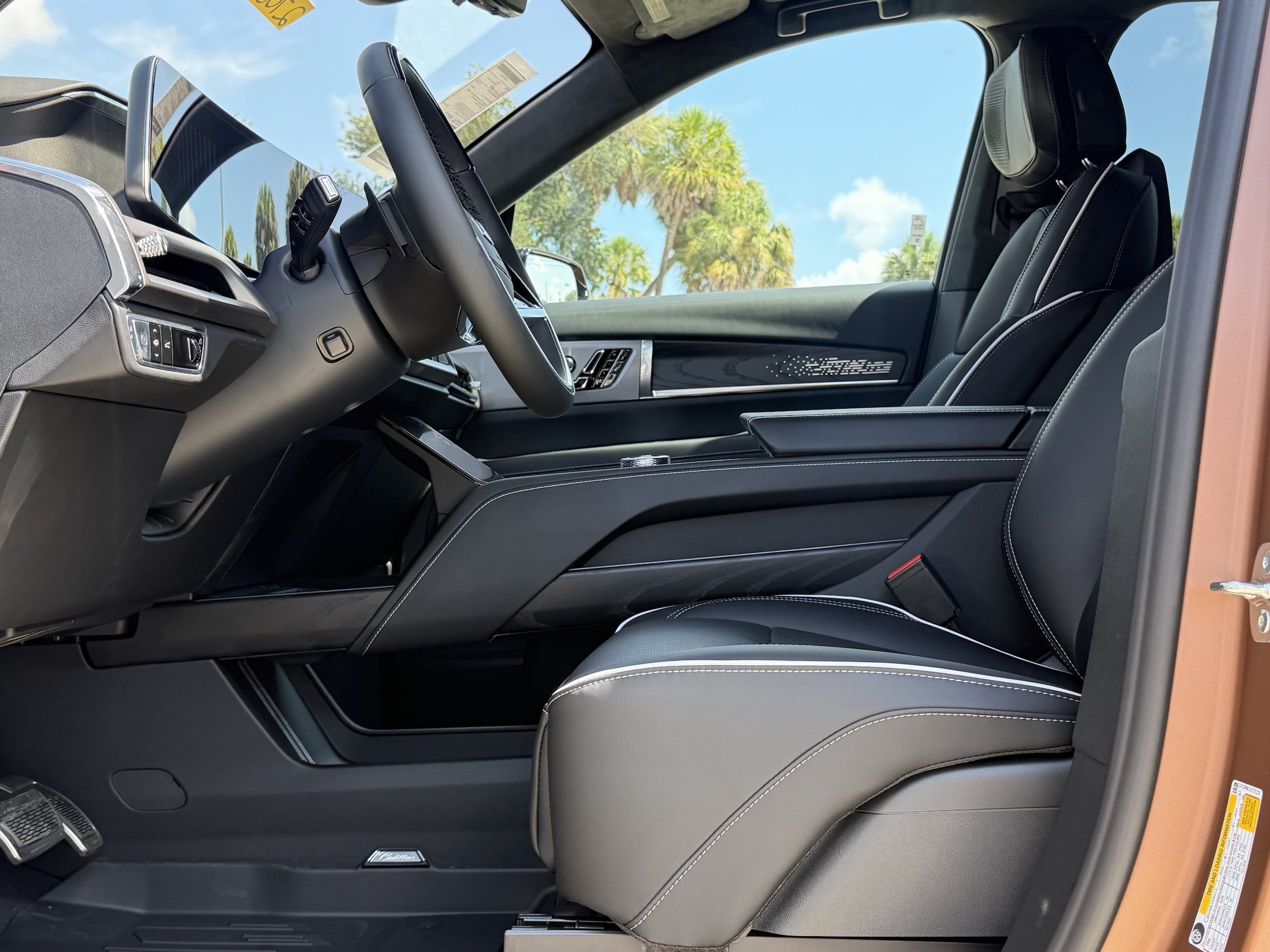 New 2027 Cadillac Vistiq Platinum w/ LPO, Floor Liner Package AWD/4WD image 13