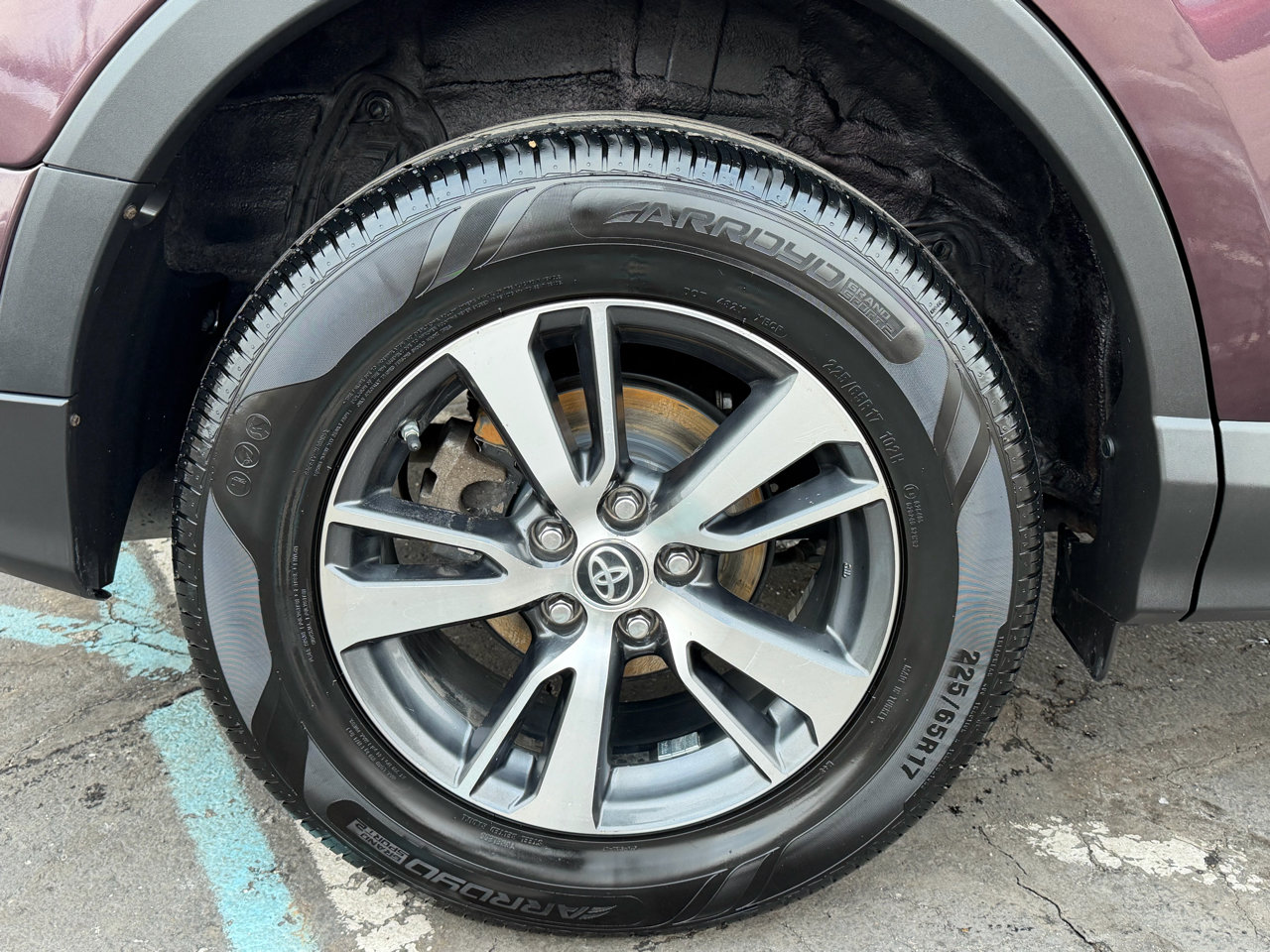 Used 2018 Toyota RAV4 XLE image 32