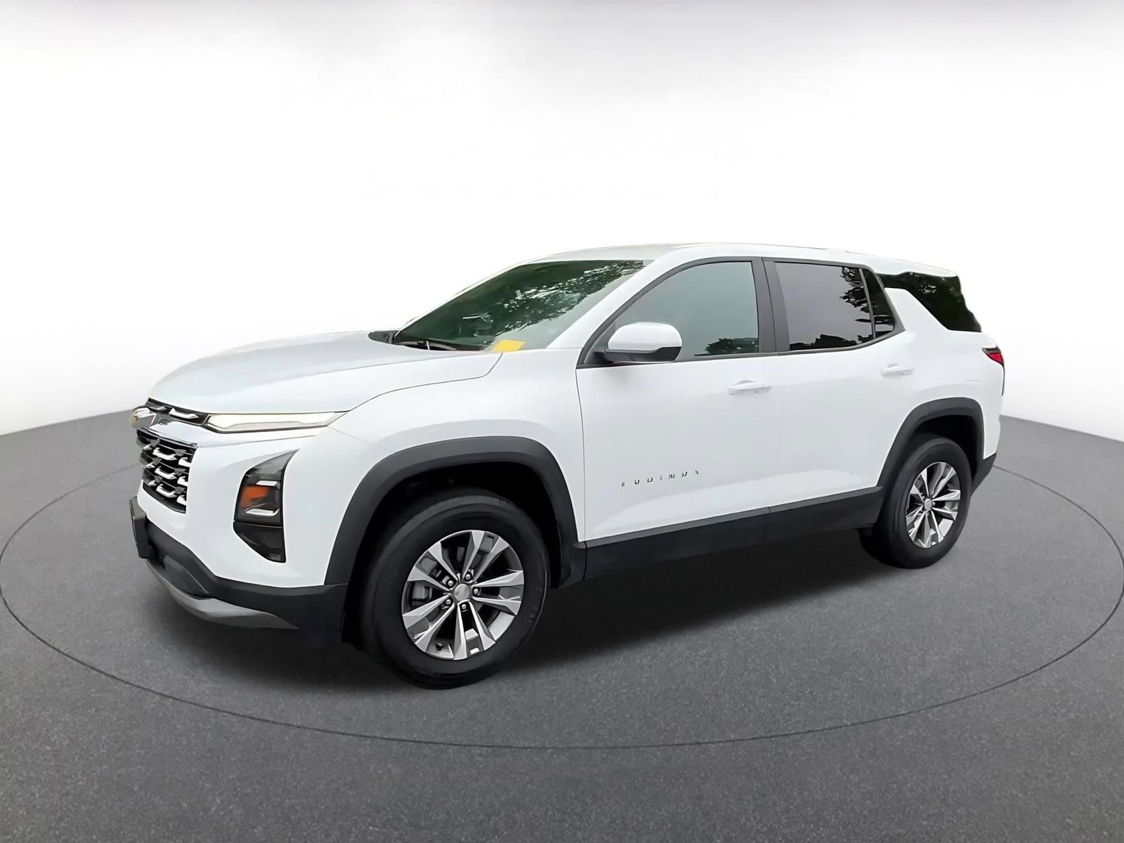 Used 2025 Chevrolet Equinox LT FWD image 8