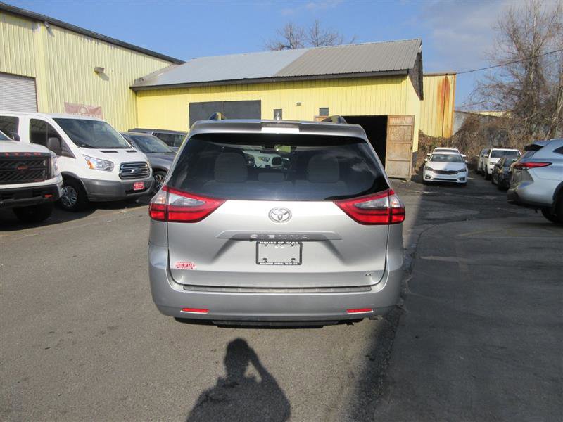 Used 2020 Toyota Sienna LE image 4