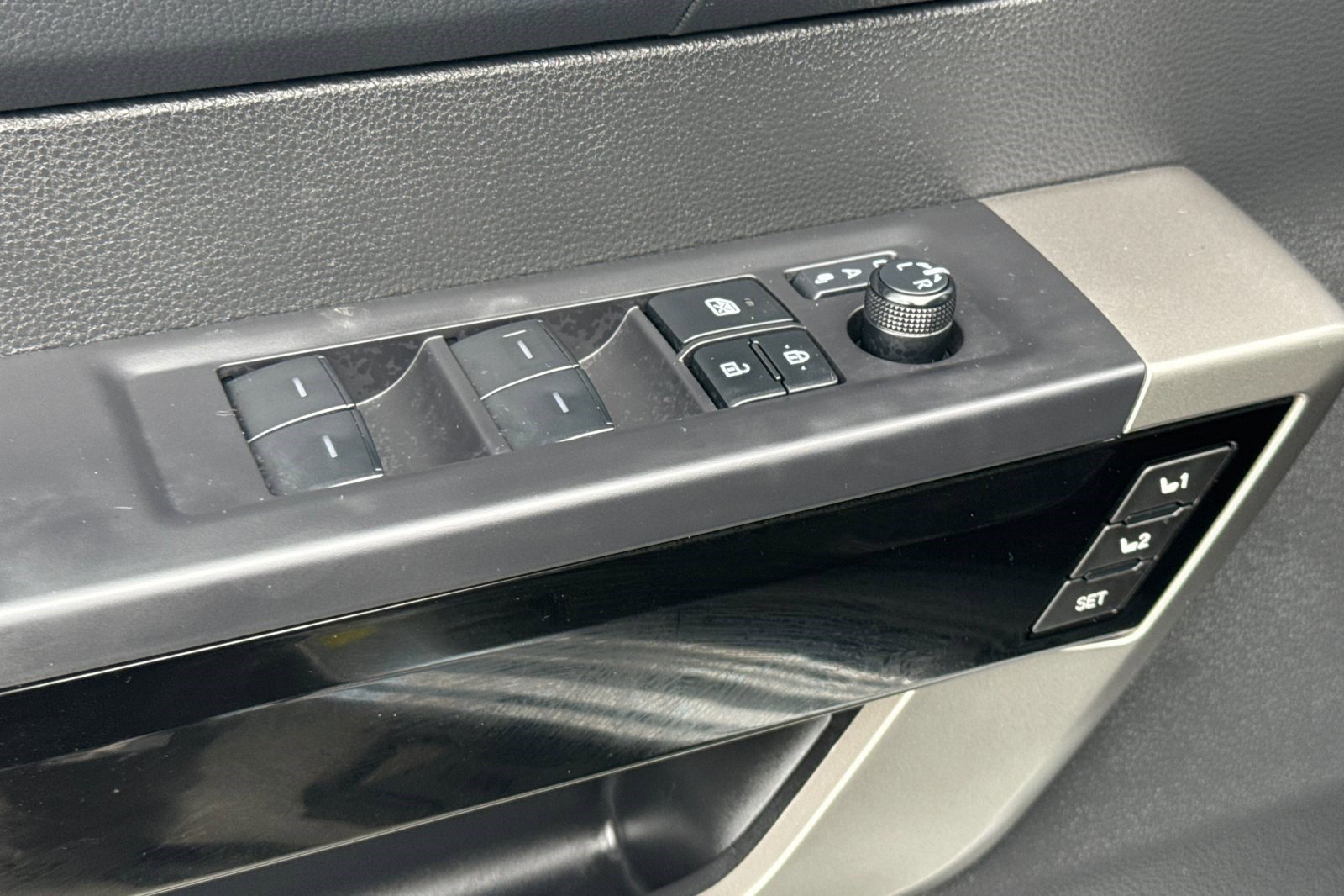 Certified 2025 Toyota Tundra Limited image 11