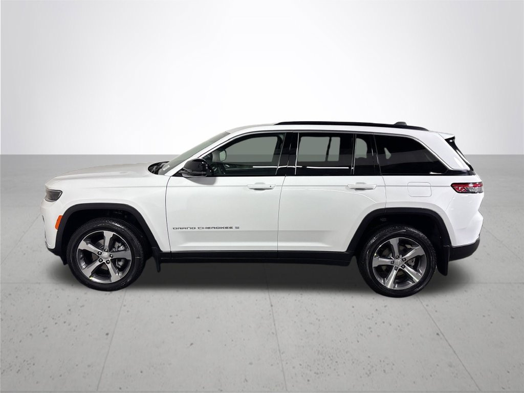 New 2026 Jeep Grand Cherokee Limited w/ Trailer Tow Package AWD/4WD image 9