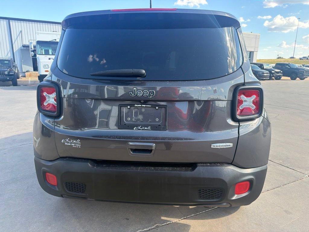 Used 2018 Jeep Renegade Latitude FWD image 4