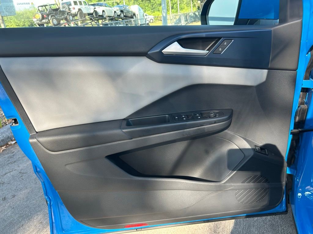 Certified 2023 Volkswagen Taos SE FWD image 16