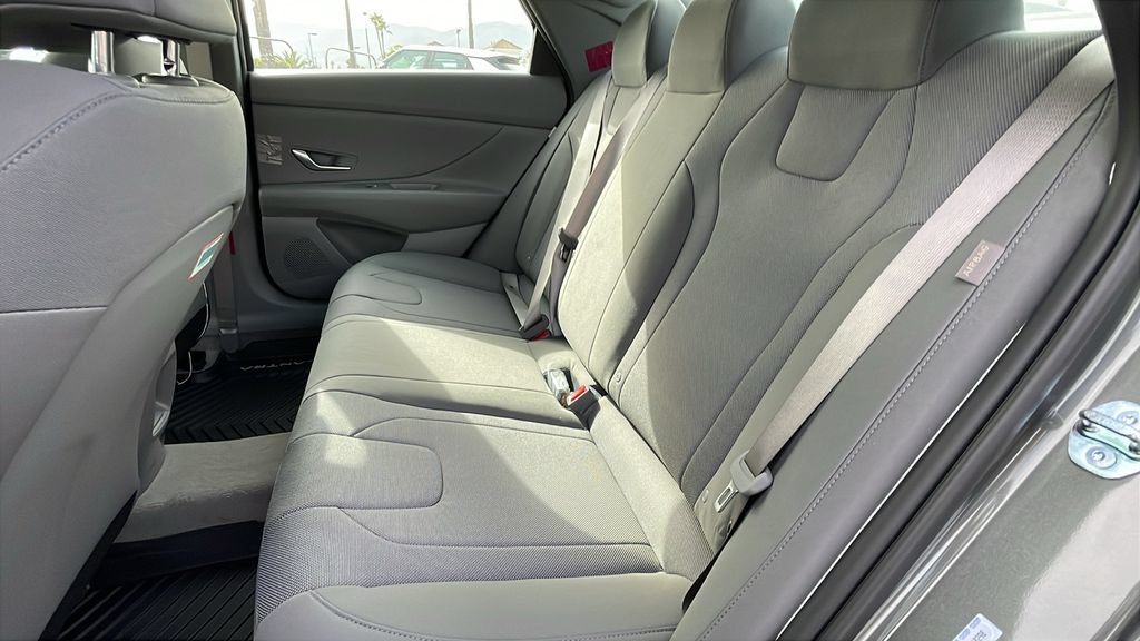 Used 2026 Hyundai Elantra SE FWD image 17