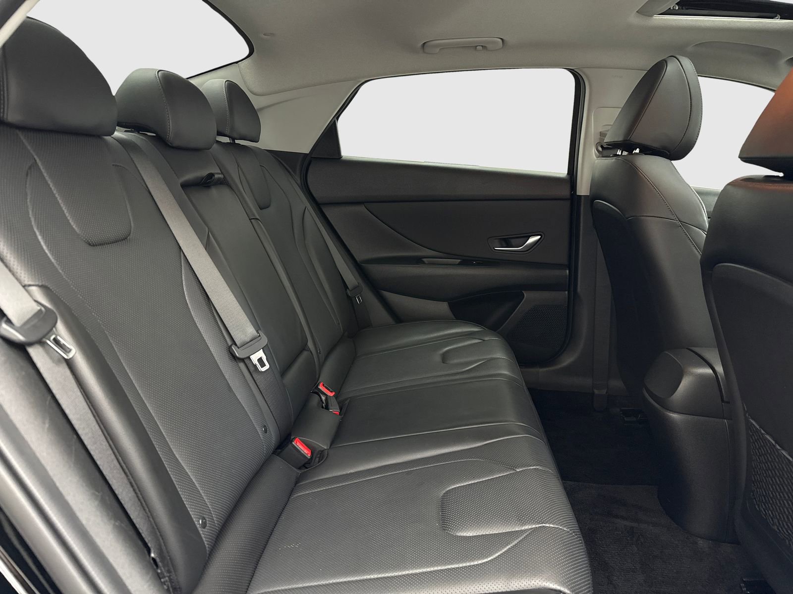 Used 2023 Hyundai Elantra Limited image 45