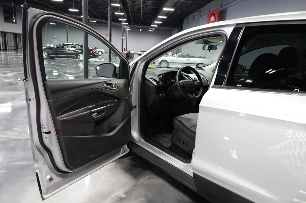 Used 2017 Ford Escape SE AWD/4WD image 9