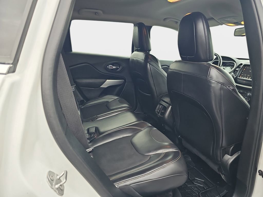 Used 2018 Jeep Cherokee Latitude Plus image 14