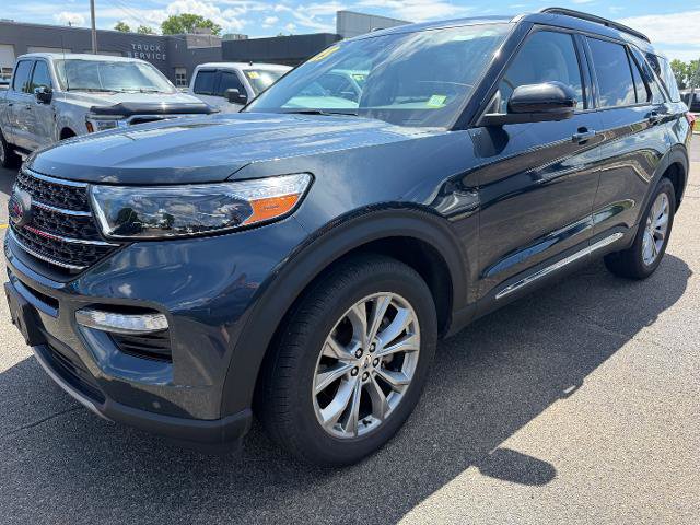 Certified 2023 Ford Explorer XLT w/ Equipment Group 202A AWD/4WD image 4