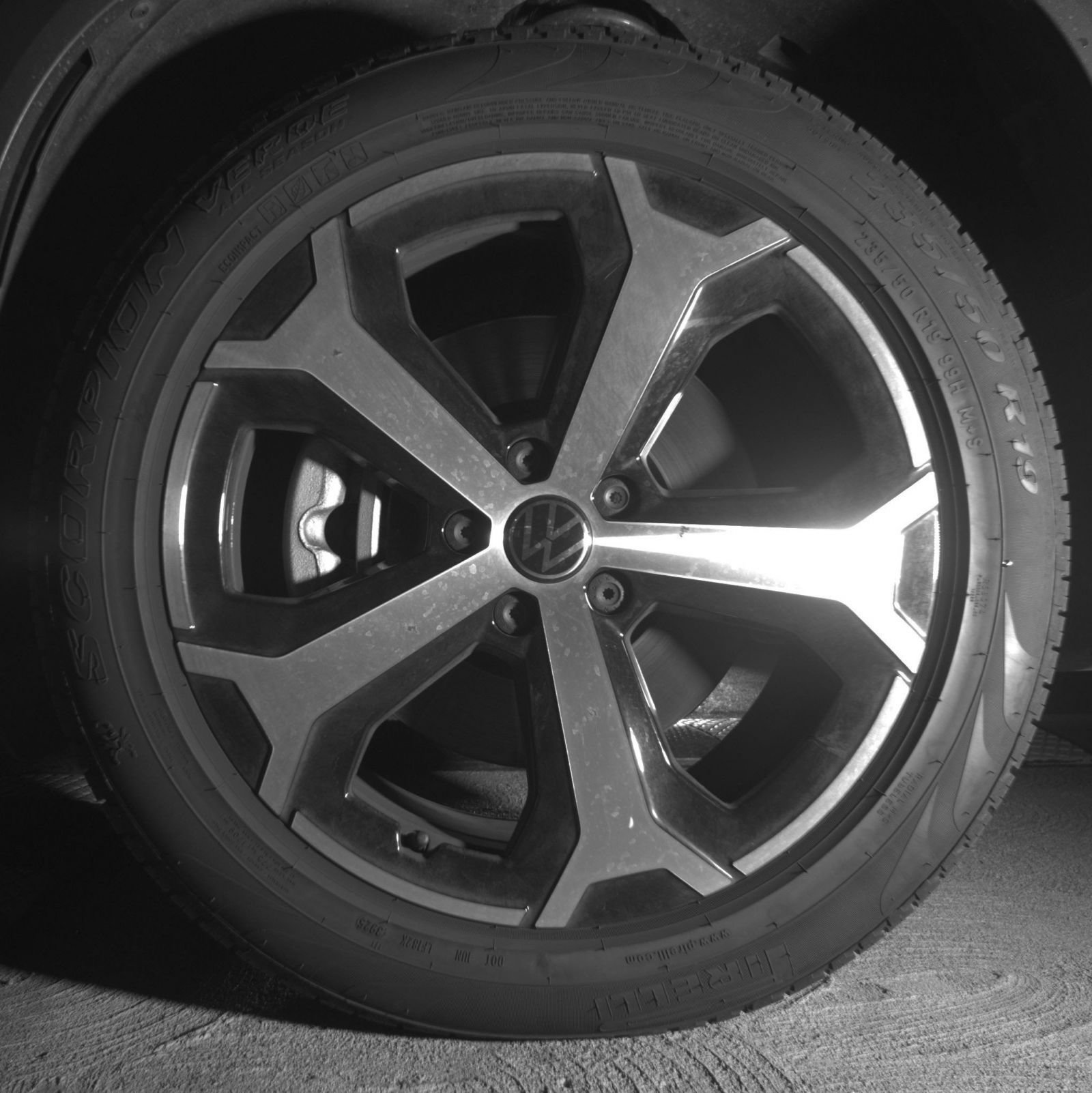 Used 2026 Volkswagen Tiguan SE AWD/4WD image 13