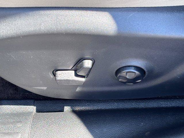 Used 2018 Jeep Cherokee Limited FWD image 17