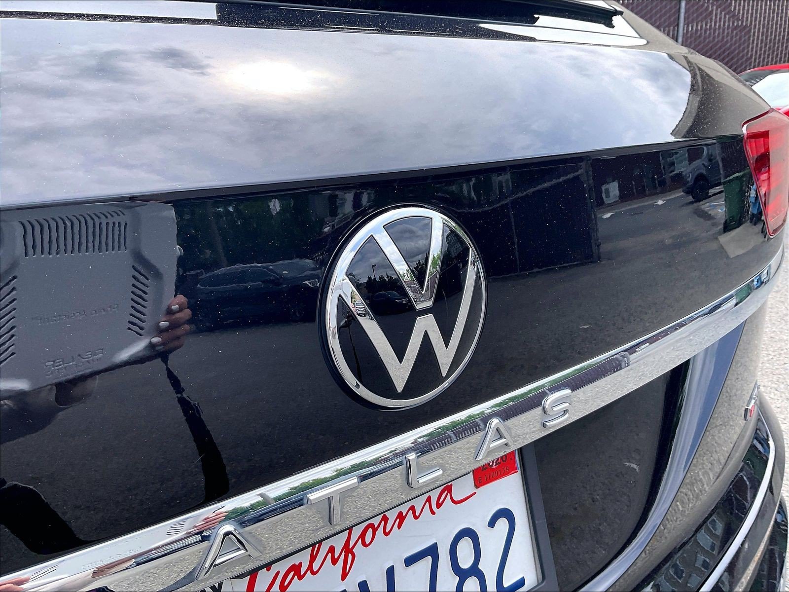 Certified 2022 Volkswagen Atlas Cross Sport SEL R-Line AWD/4WD image 31