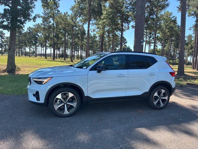 New 2026 Volvo XC40 B5 Plus w/ Protection Package Premier AWD/4WD image 8