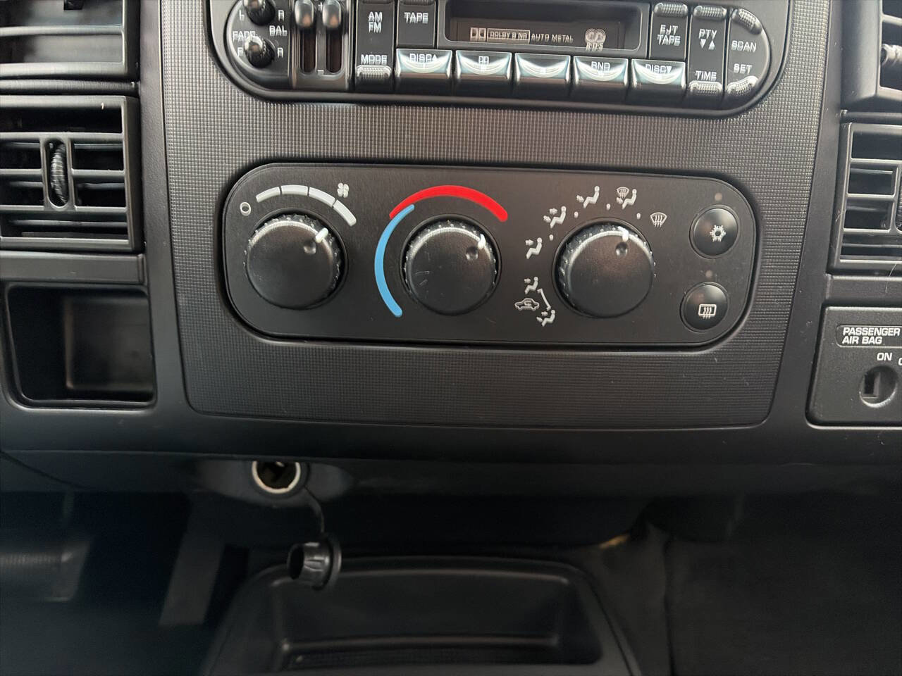 Used 2004 Dodge Dakota Sport w/ Deluxe Convenience Group image 22