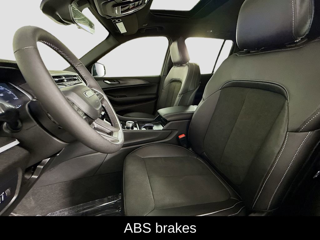 New 2025 Jeep Grand Cherokee Altitude image 10