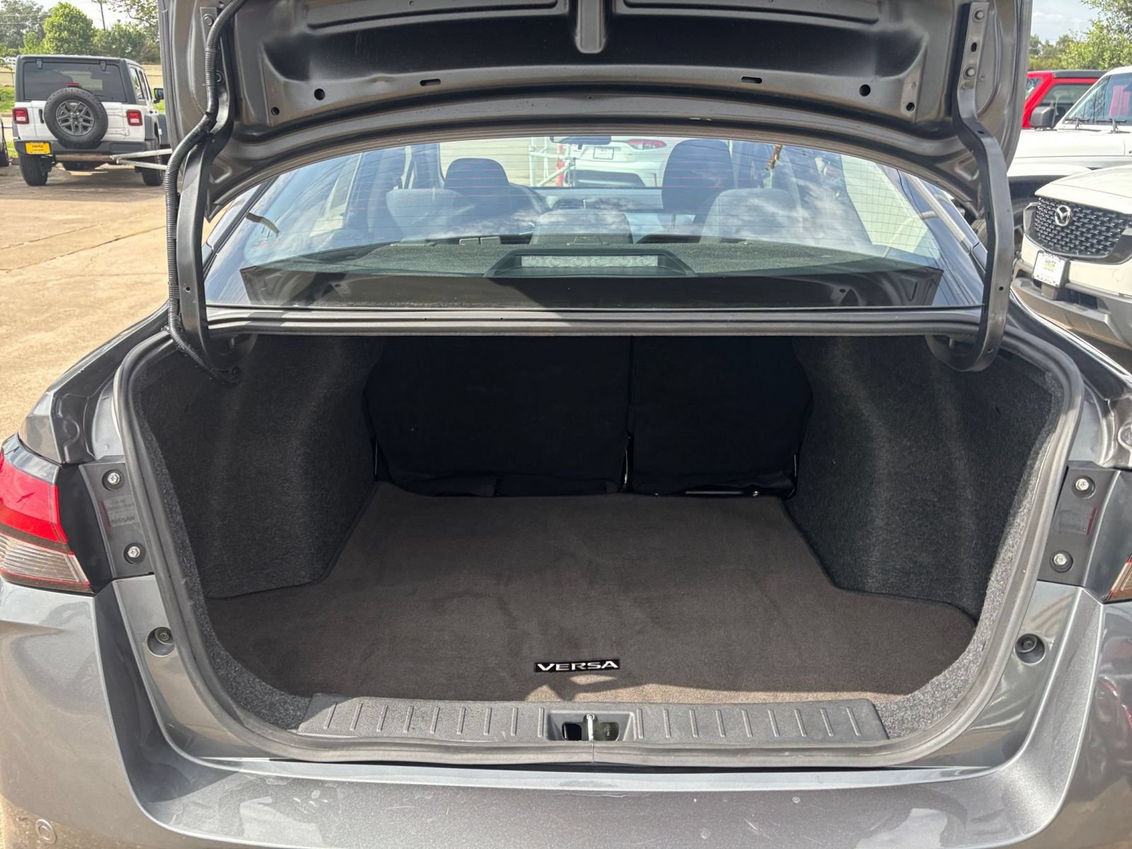 Used 2025 Nissan Versa SV FWD image 29