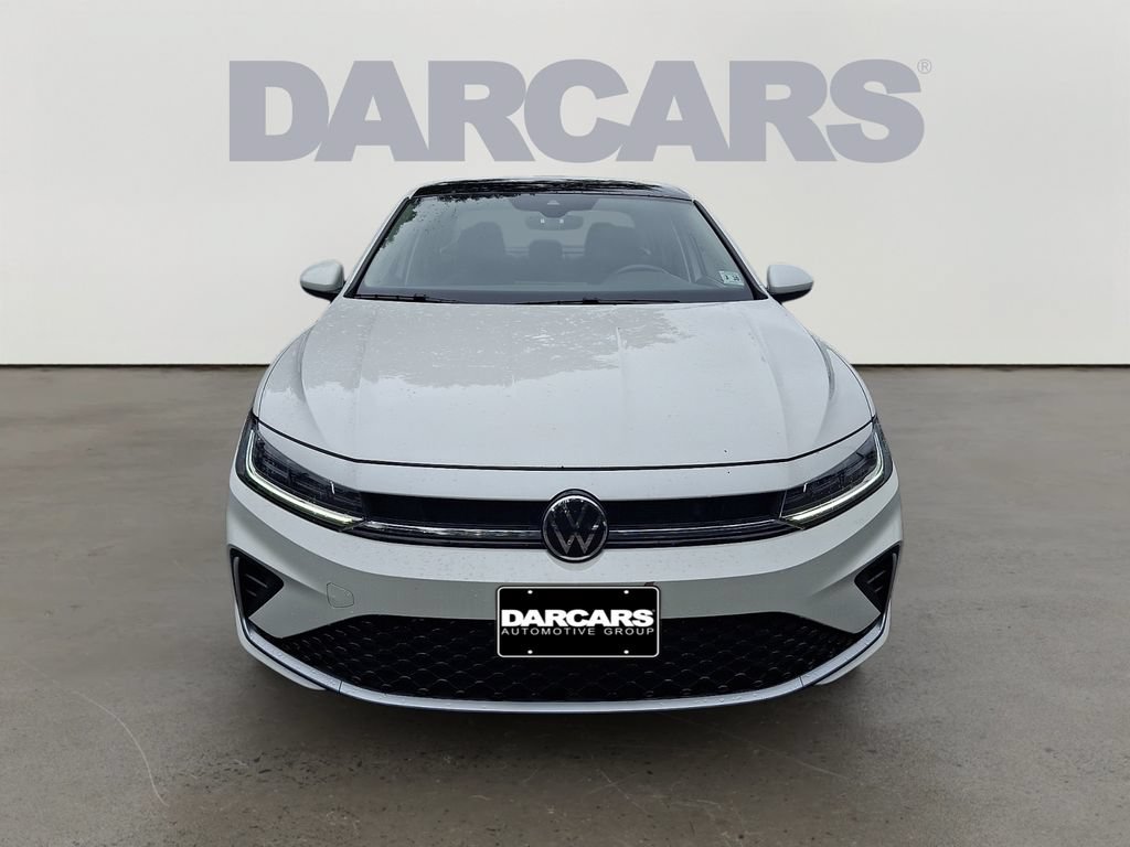 Used 2025 Volkswagen Jetta SE FWD image 2