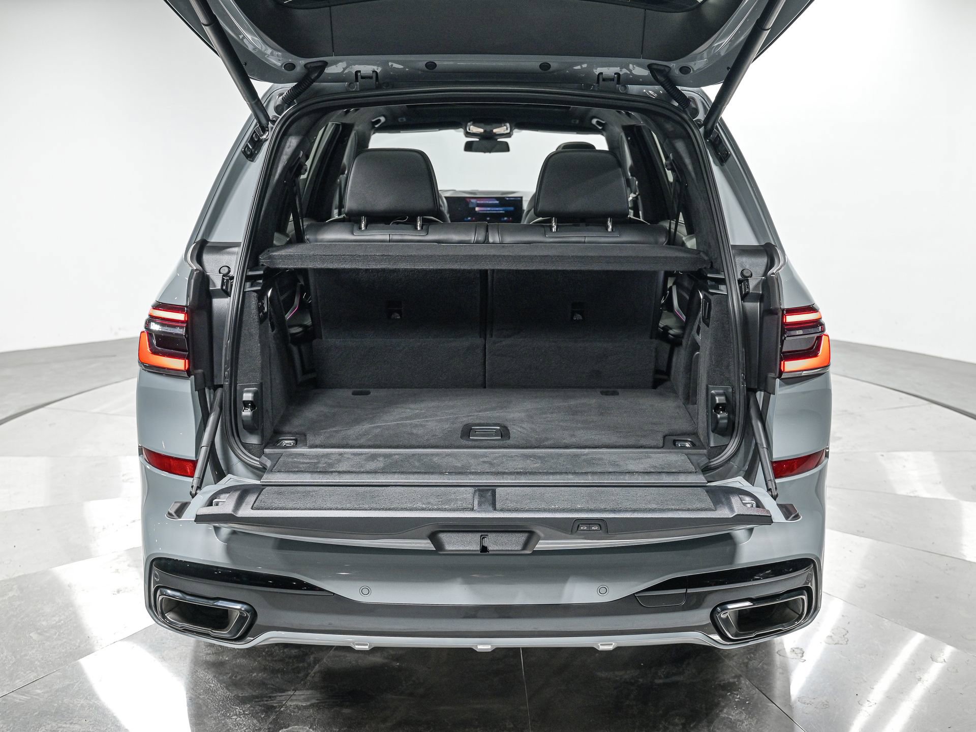 Used 2023 BMW X7 xDrive40i w/ M Sport Package image 6