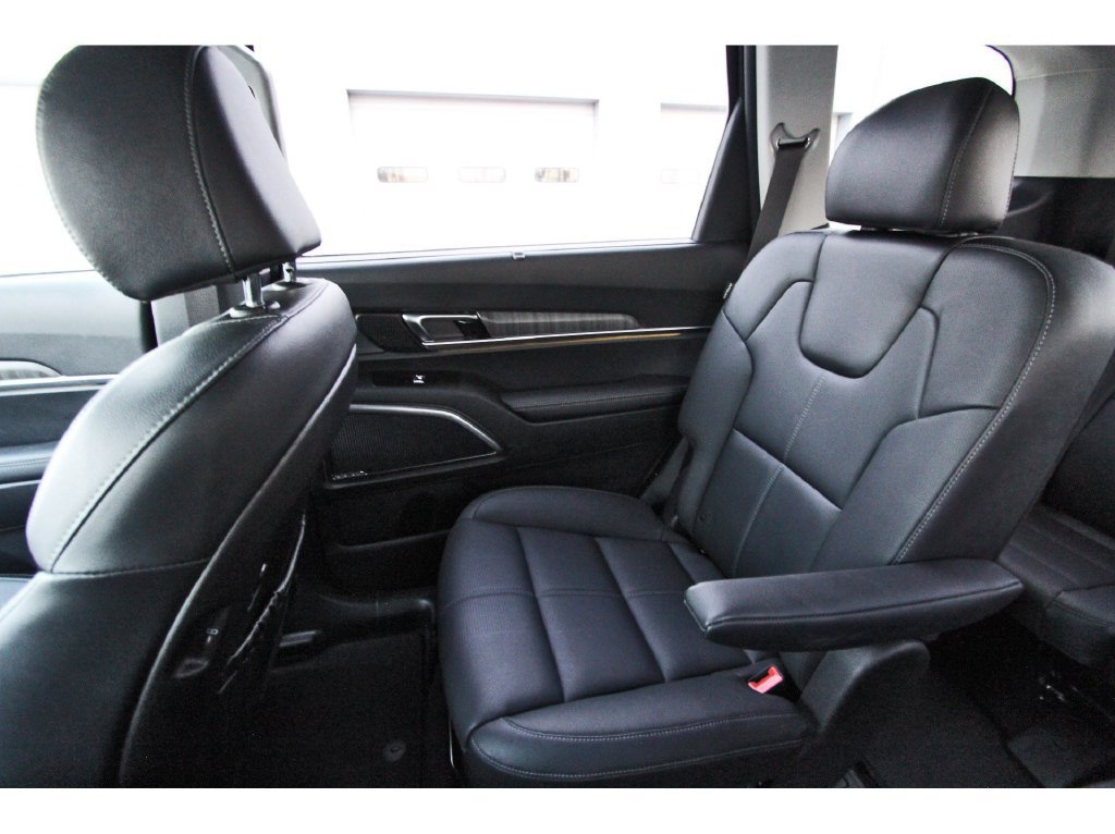 Used 2025 Kia Telluride SX w/ SX Captain's Chair Package AWD/4WD image 13