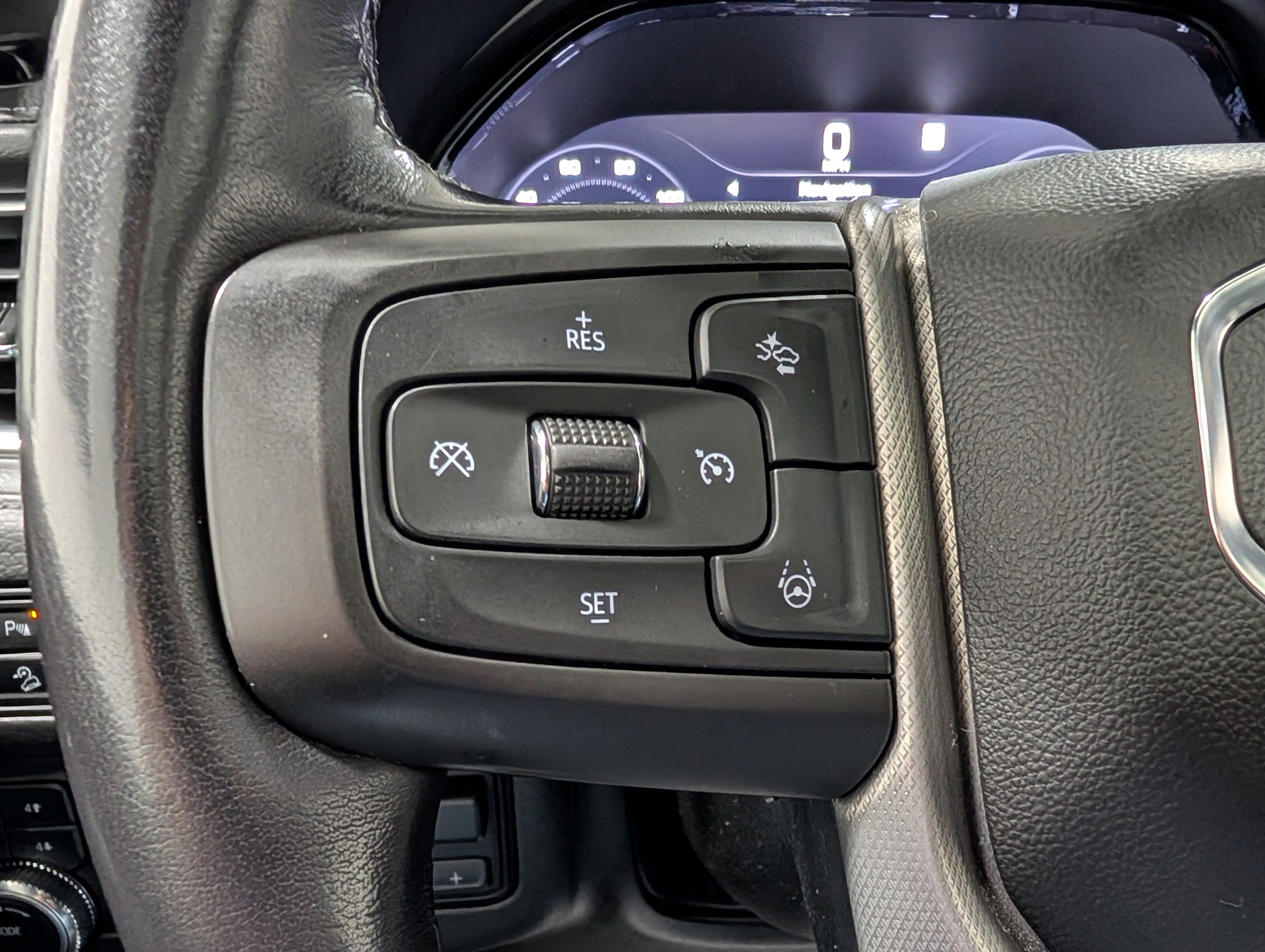 Used 2023 GMC Yukon XL Denali w/ Advanced Technology Package image 25