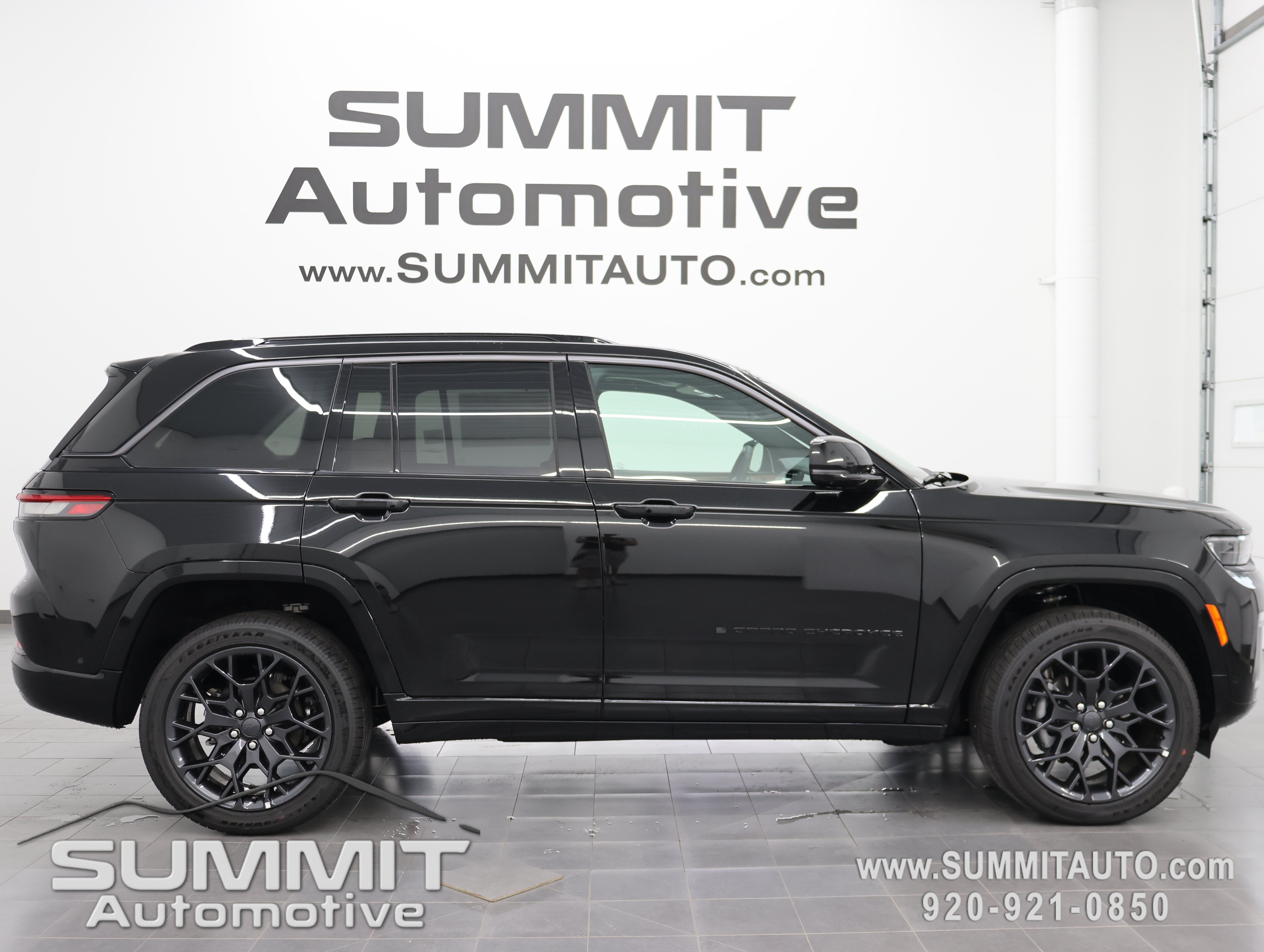 New 2026 Jeep Grand Cherokee Summit w/ Obsidian Package