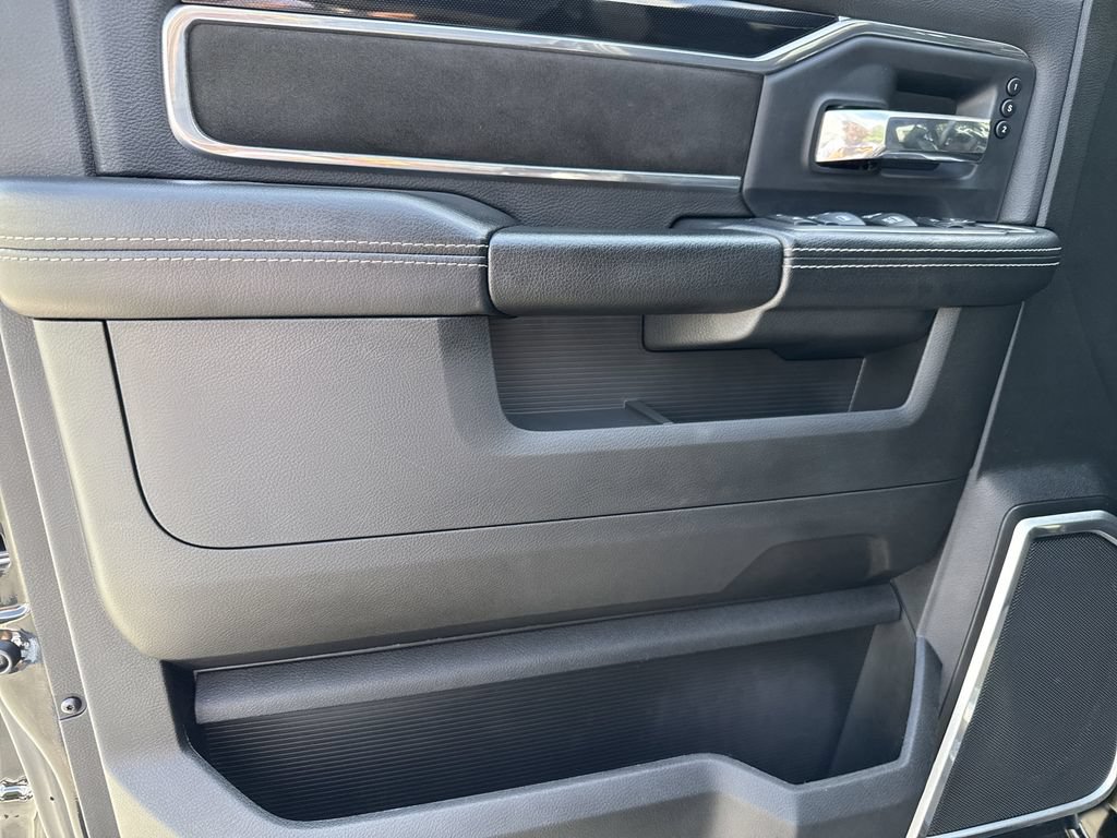 Used 2022 RAM 3500 Laramie AWD/4WD image 10