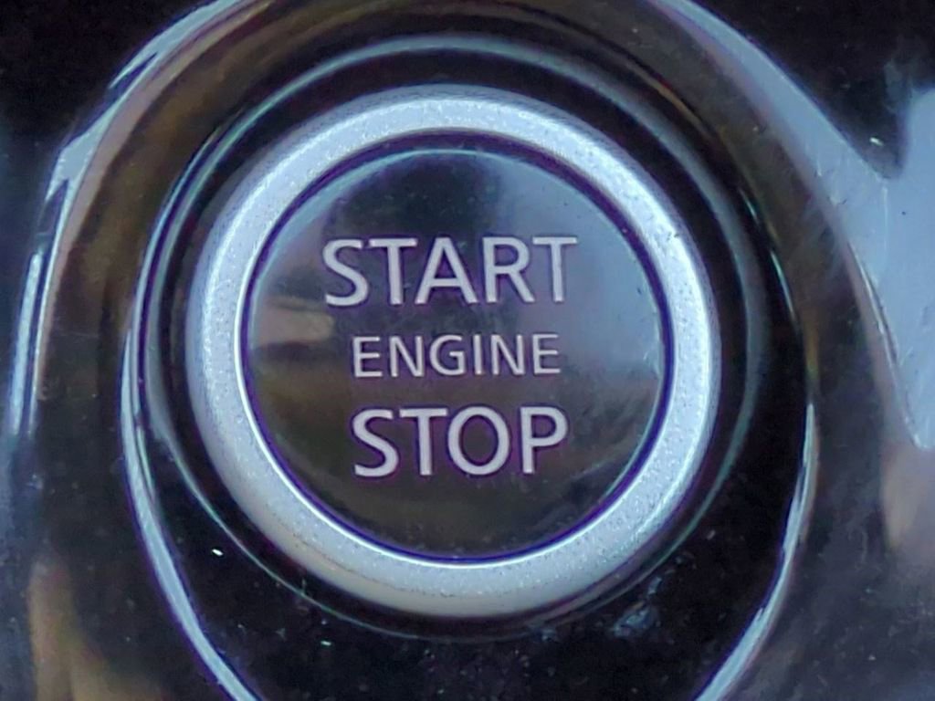 Certified 2022 Nissan Versa SR w/ Convenience Package image 27