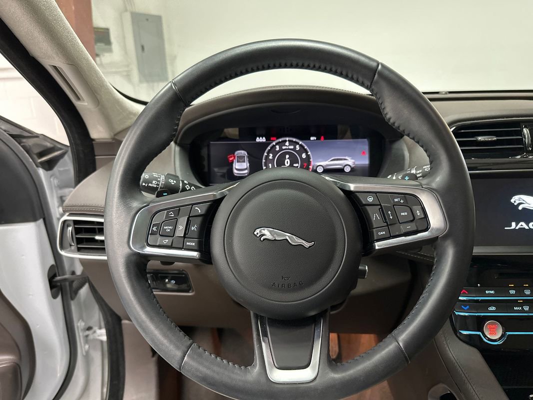 Used 2020 Jaguar F-PACE Prestige image 14