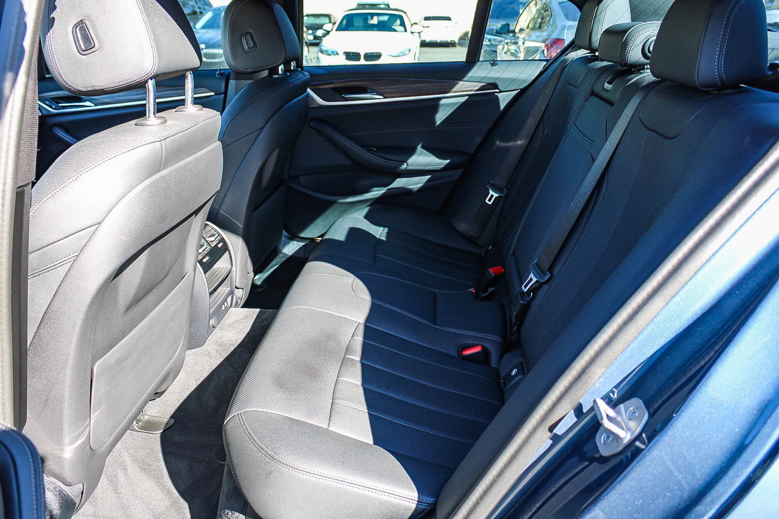 Used 2023 BMW 530e w/ M Sport Package image 18