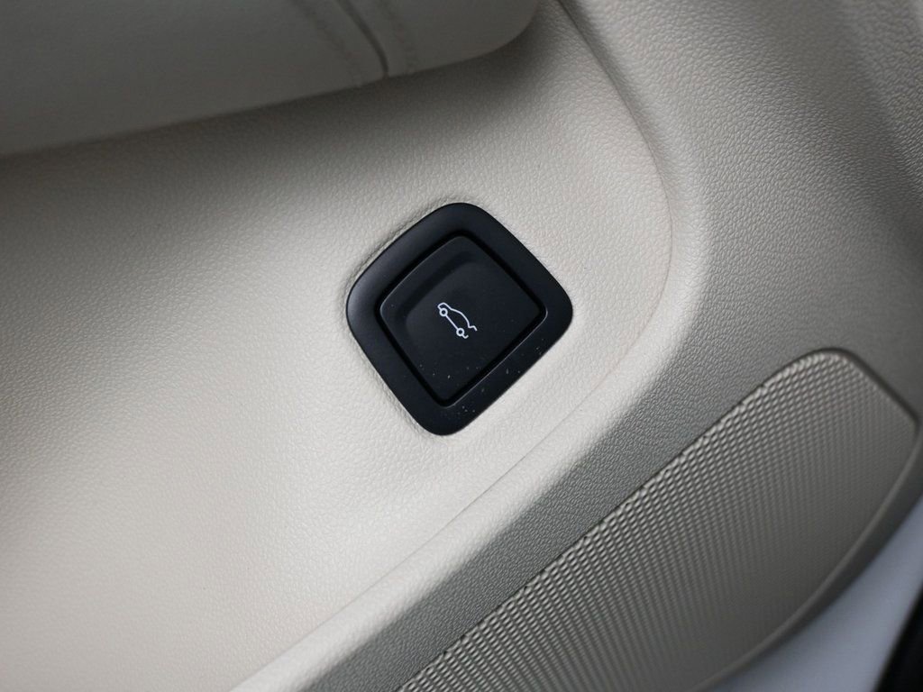 Used 2025 Cadillac CT4 Premium Luxury image 23