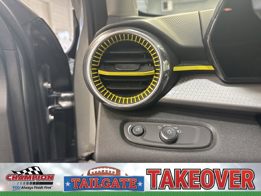 Certified 2024 Chevrolet Trax LT FWD image 23