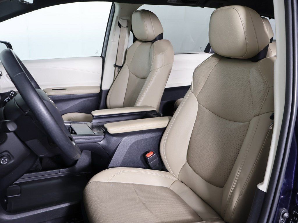Used 2022 Toyota Sienna Limited AWD/4WD image 28