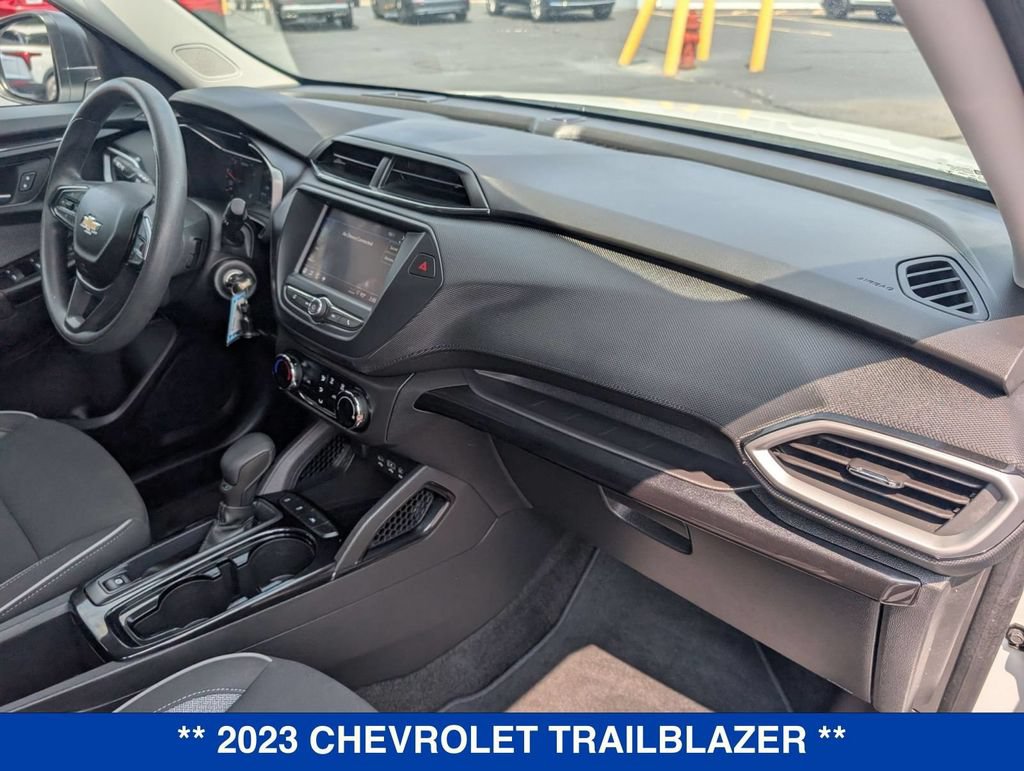 Used 2023 Chevrolet TrailBlazer LS FWD image 29