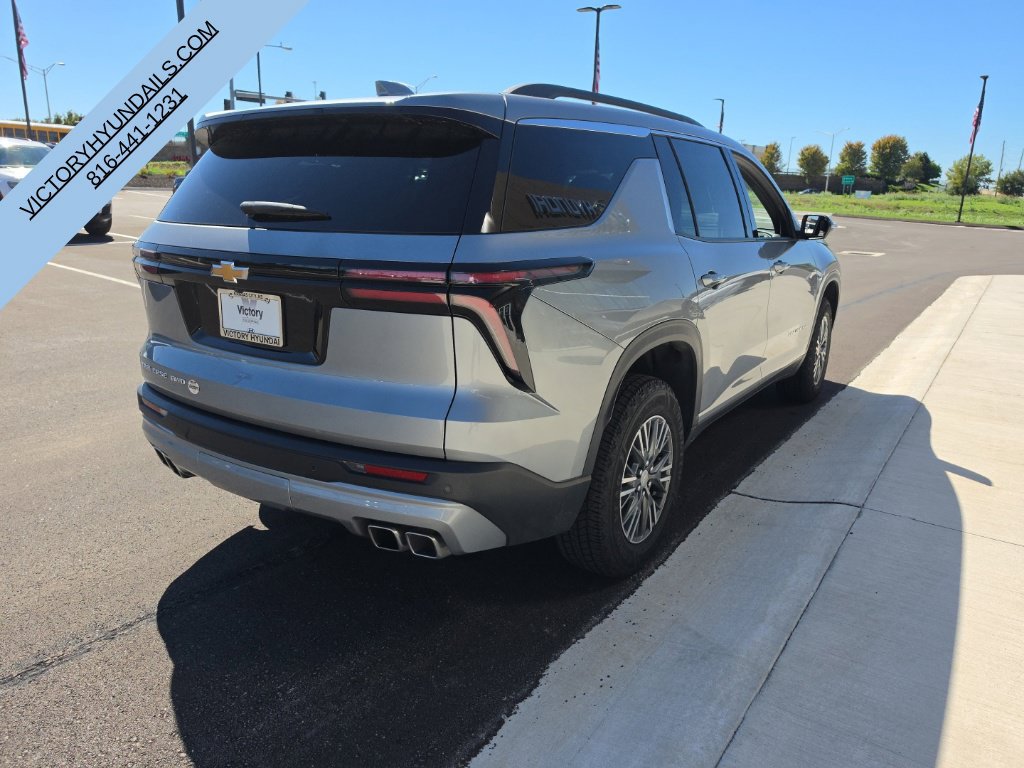 Used 2025 Chevrolet Traverse LT AWD/4WD image 5
