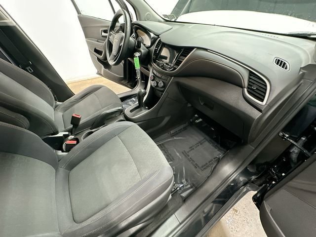 Used 2018 Chevrolet Trax LS FWD image 18