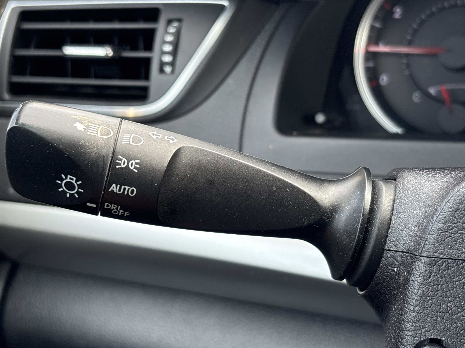 Used 2016 Toyota Camry SE image 18