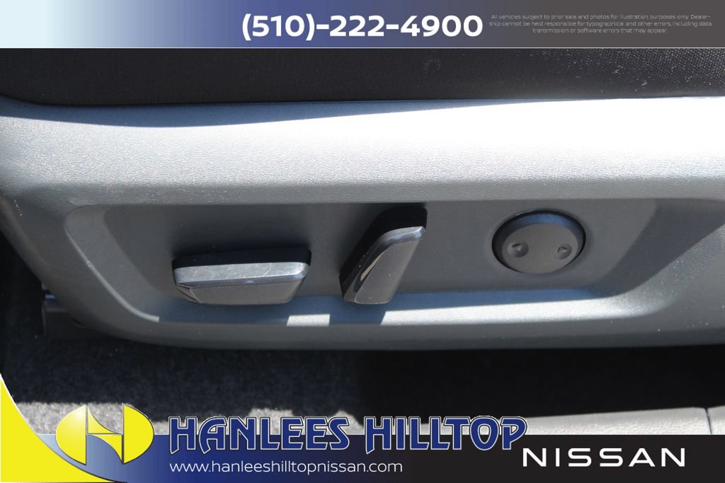 Used 2025 Nissan Rogue SV FWD image 14
