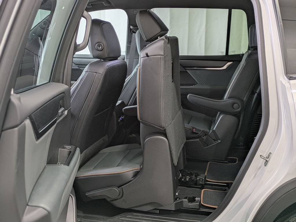 New 2026 GMC Acadia AT4 w/ LPO, Floor Liner Package AWD/4WD image 9