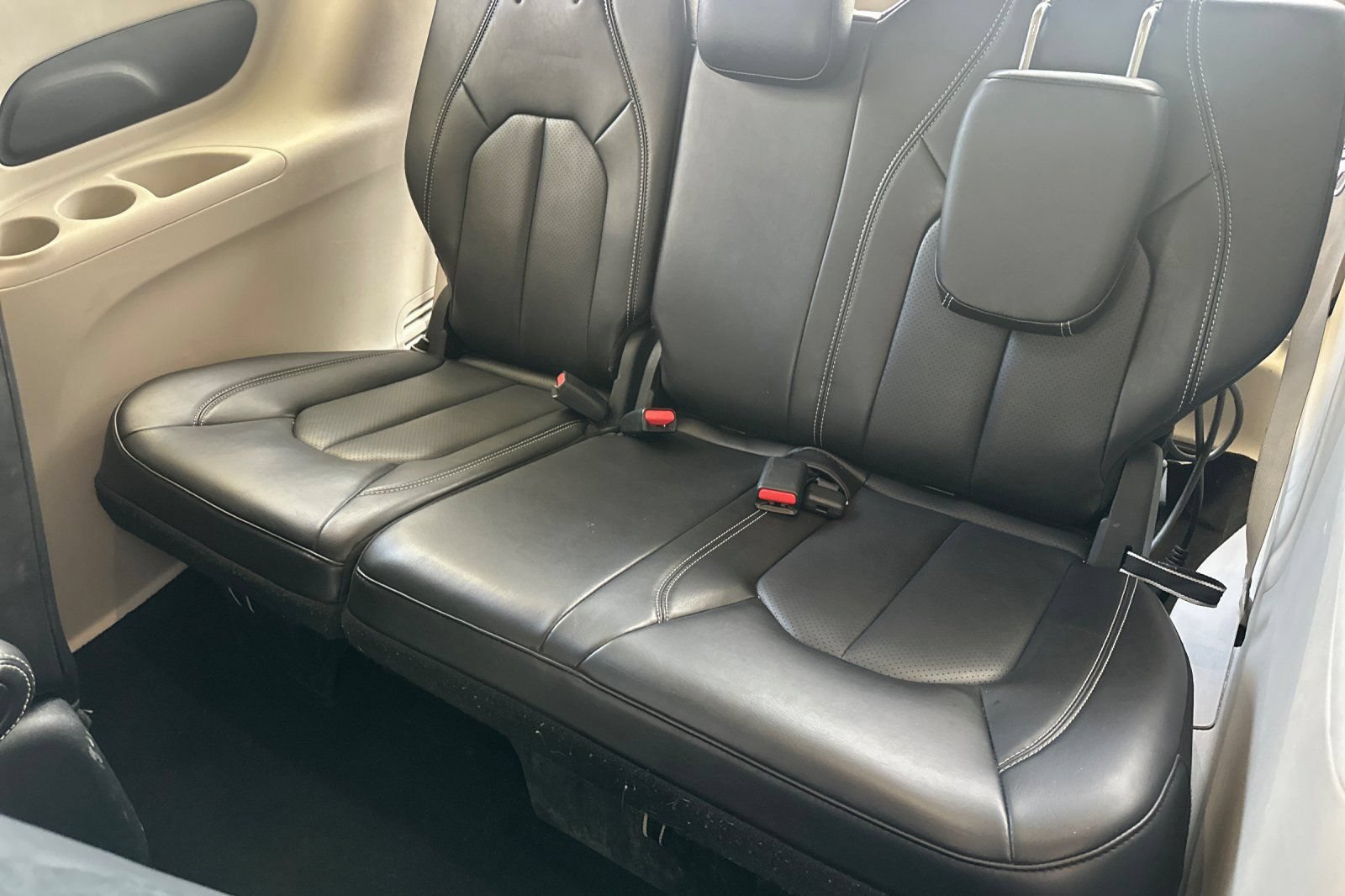 Used 2023 Chrysler Pacifica Touring-L FWD image 15
