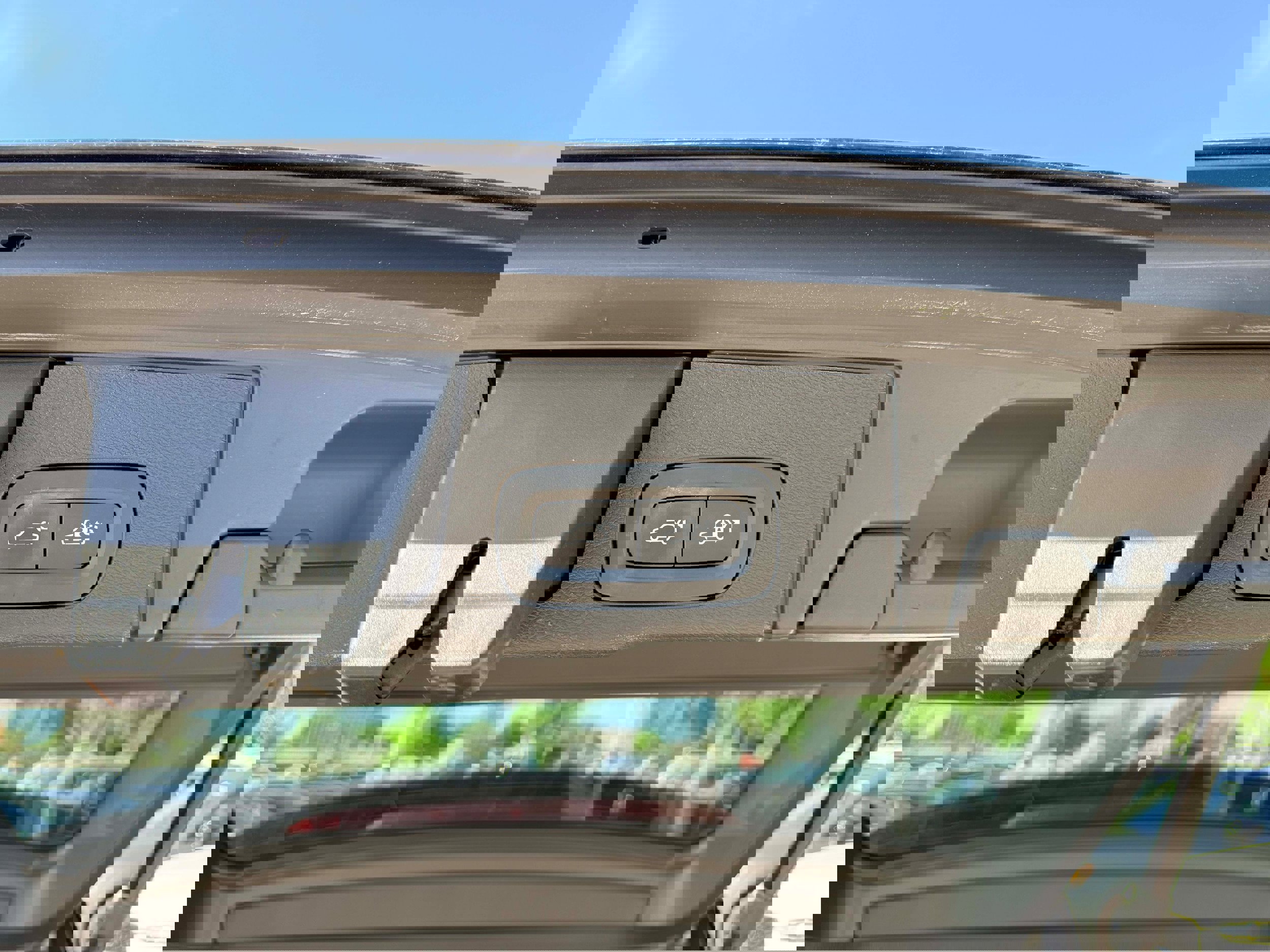 Certified 2023 Volvo XC60 B5 Plus w/ Climate Package image 21