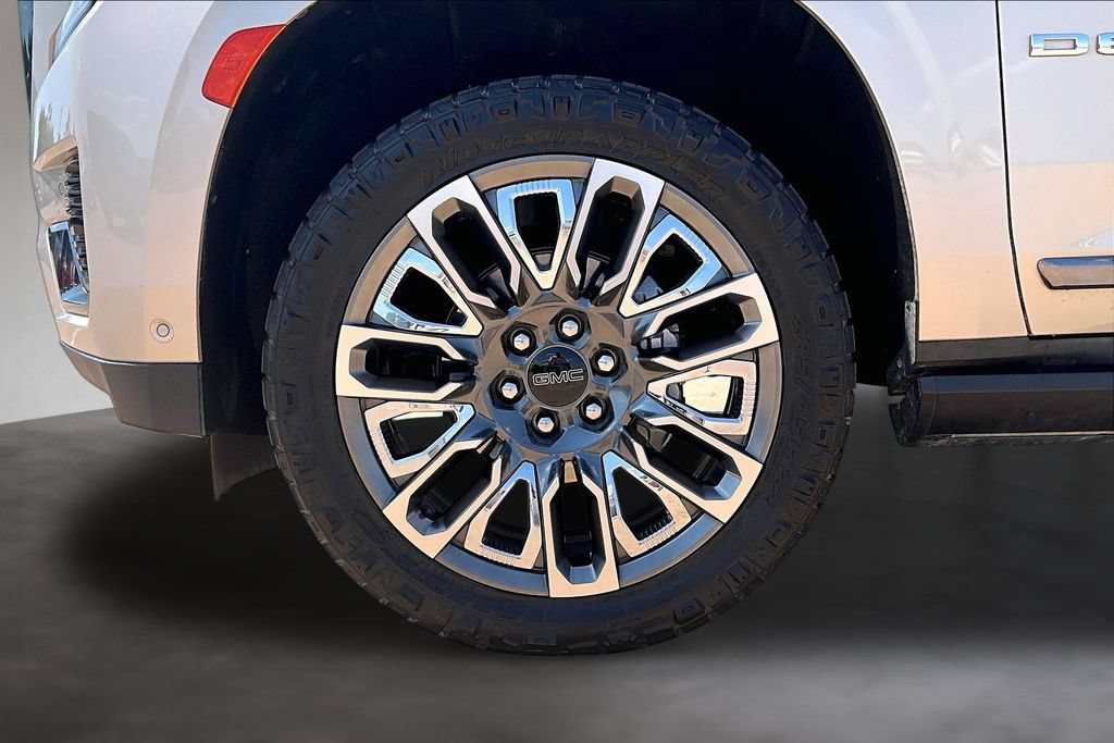 Used 2024 GMC Yukon Denali Ultimate AWD/4WD image 8