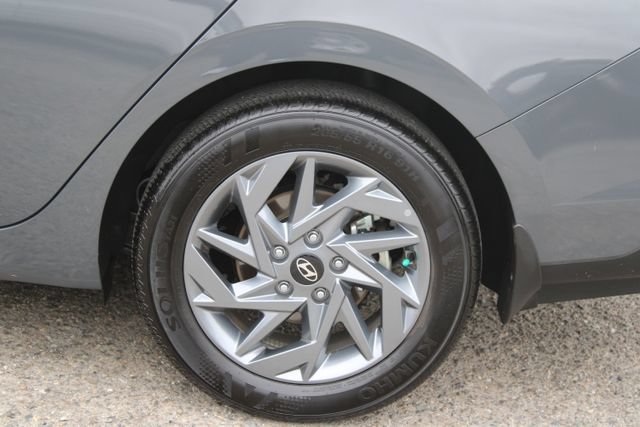 Used 2024 Hyundai Elantra Blue FWD image 7