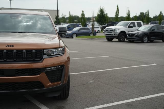 New 2026 Jeep Grand Cherokee L Limited w/ Limited Altitude Package AWD/4WD image 45