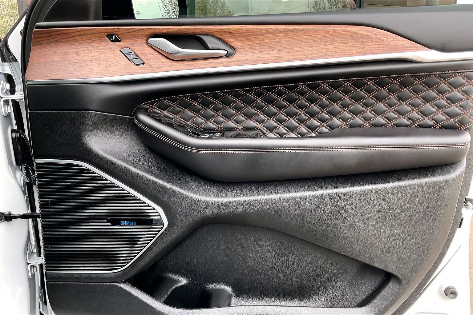 Used 2021 Jeep Grand Cherokee L Summit w/ Advanced Protech Group IV image 22