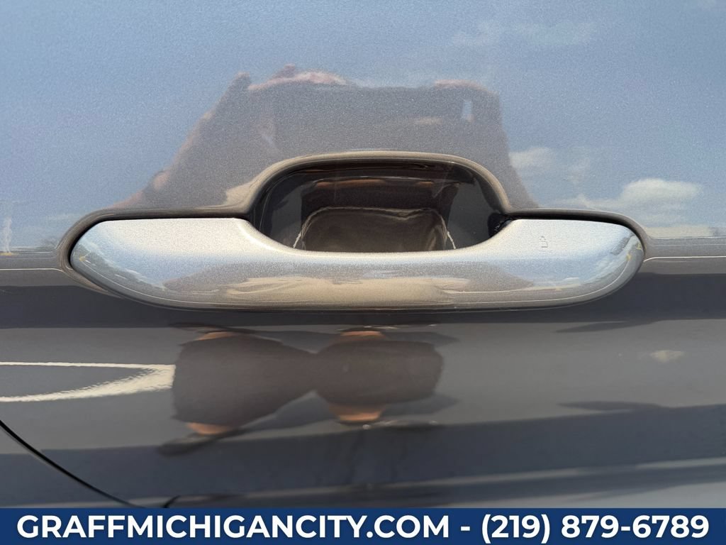 Used 2022 Ford Explorer XLT w/ Equipment Group 202A AWD/4WD image 33