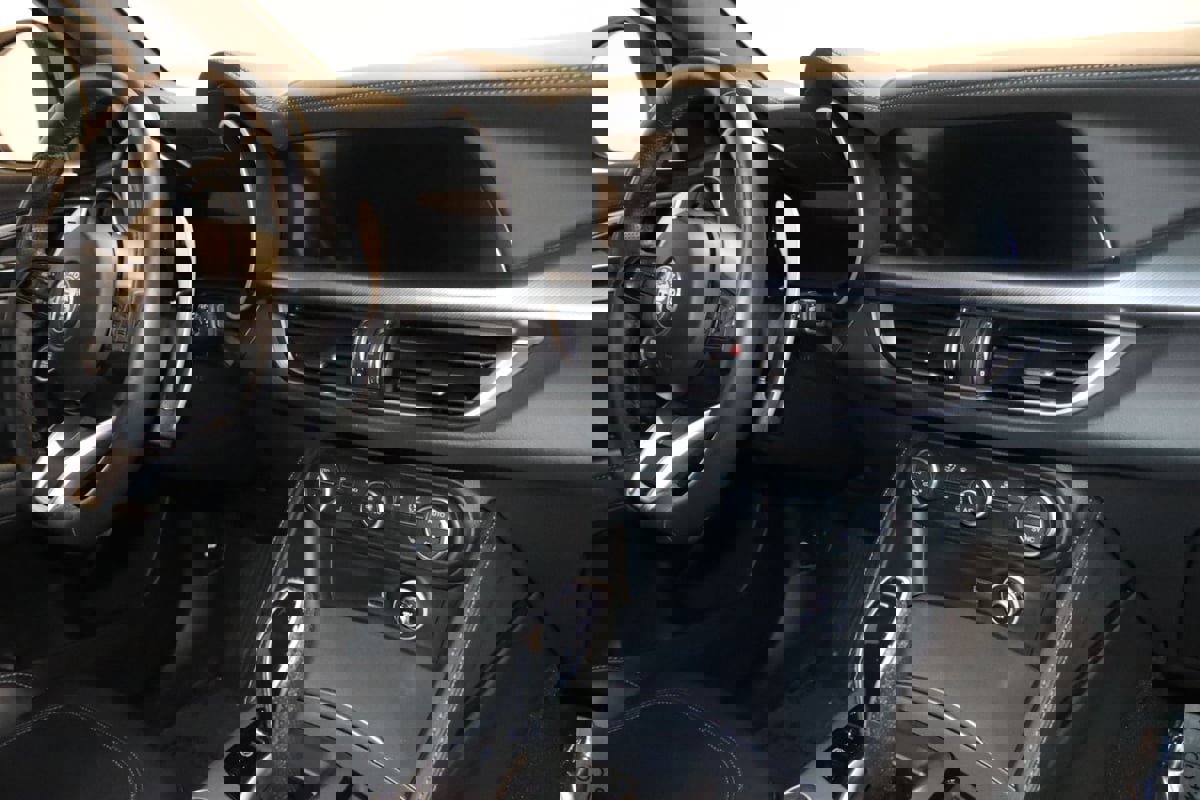 Used 2024 Alfa Romeo Stelvio Veloce image 64